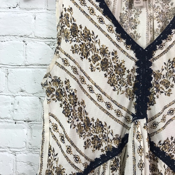 Knox Rose Blouse Elegant Floral Print - Picture 3 of 5